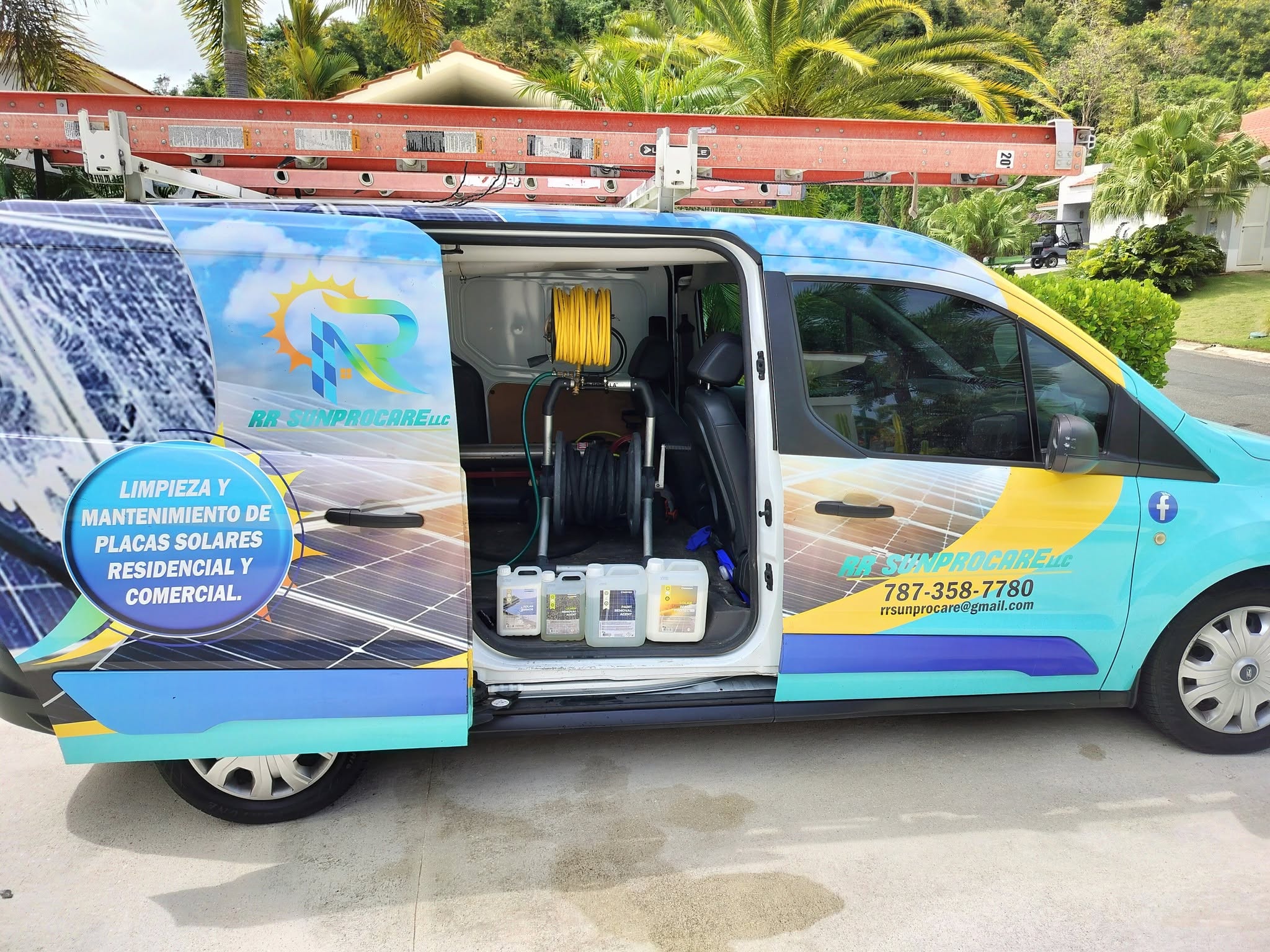Vehículo y equipo profesional de RR SunProCare